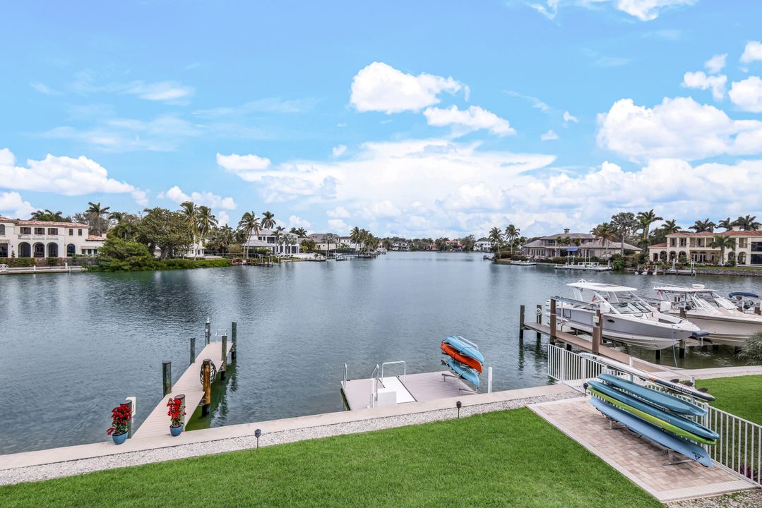 1910 Gulf Shore Blvd N #207, Naples, FL 34102