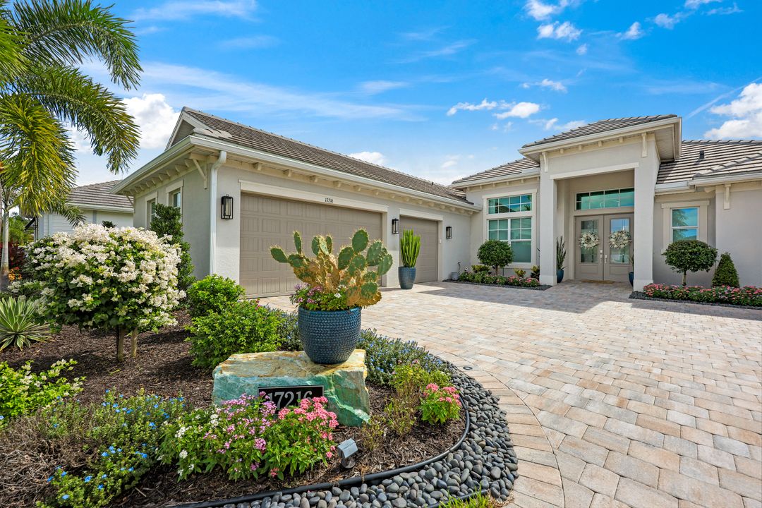 17216 Blue Sapphire Dr, Fort Myers, FL 33913