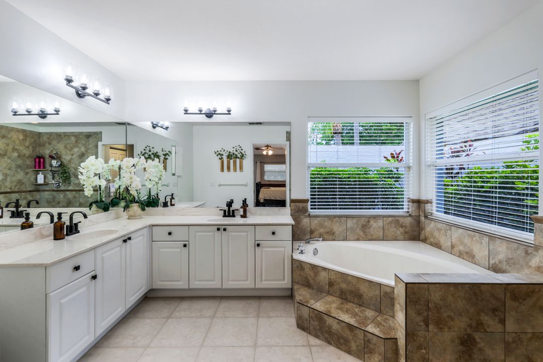 124 Heritage Way, Naples, FL 34110