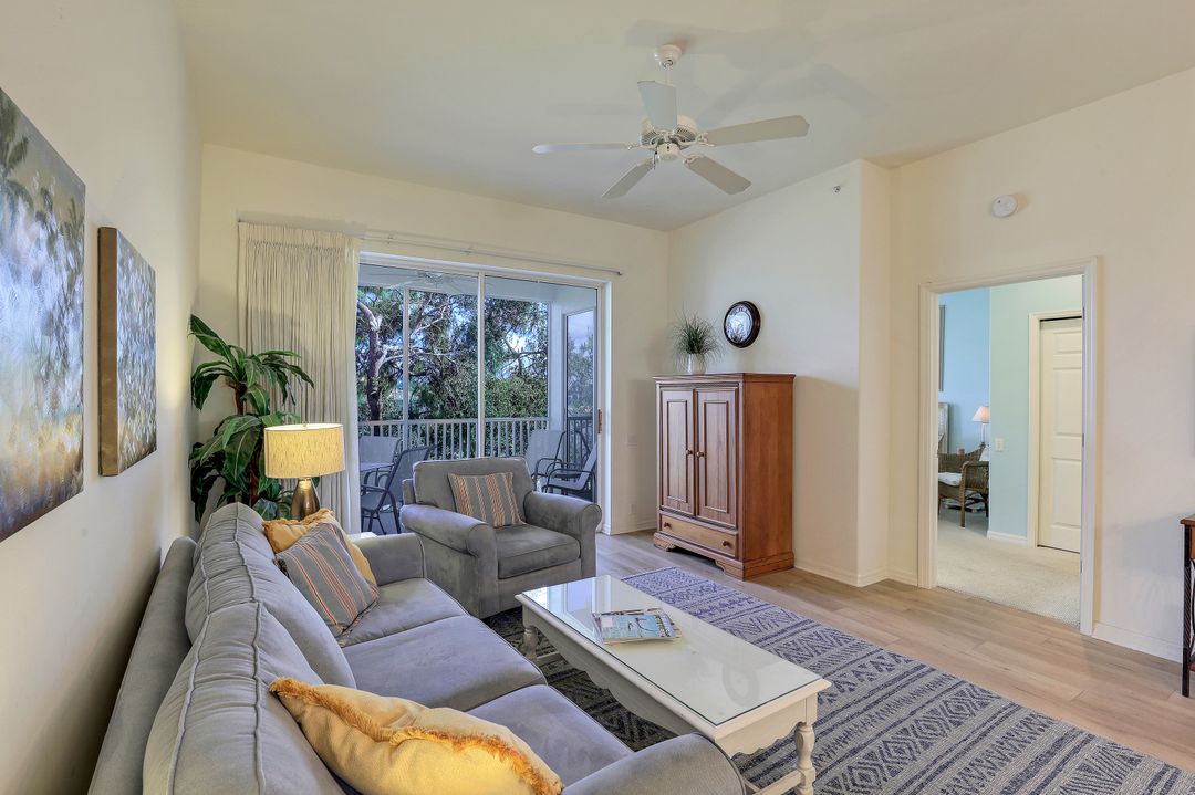 8223 Parkstone Pl #304, Naples, FL 34120