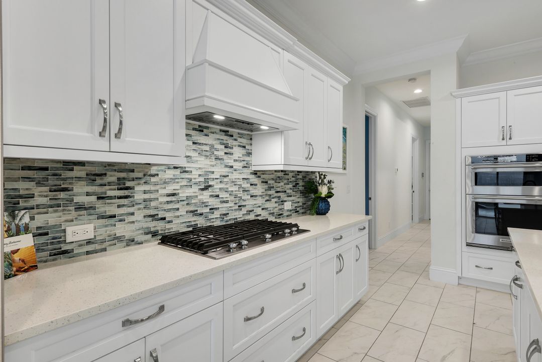14386 Laguna Spgs Ln, Naples, FL 34114