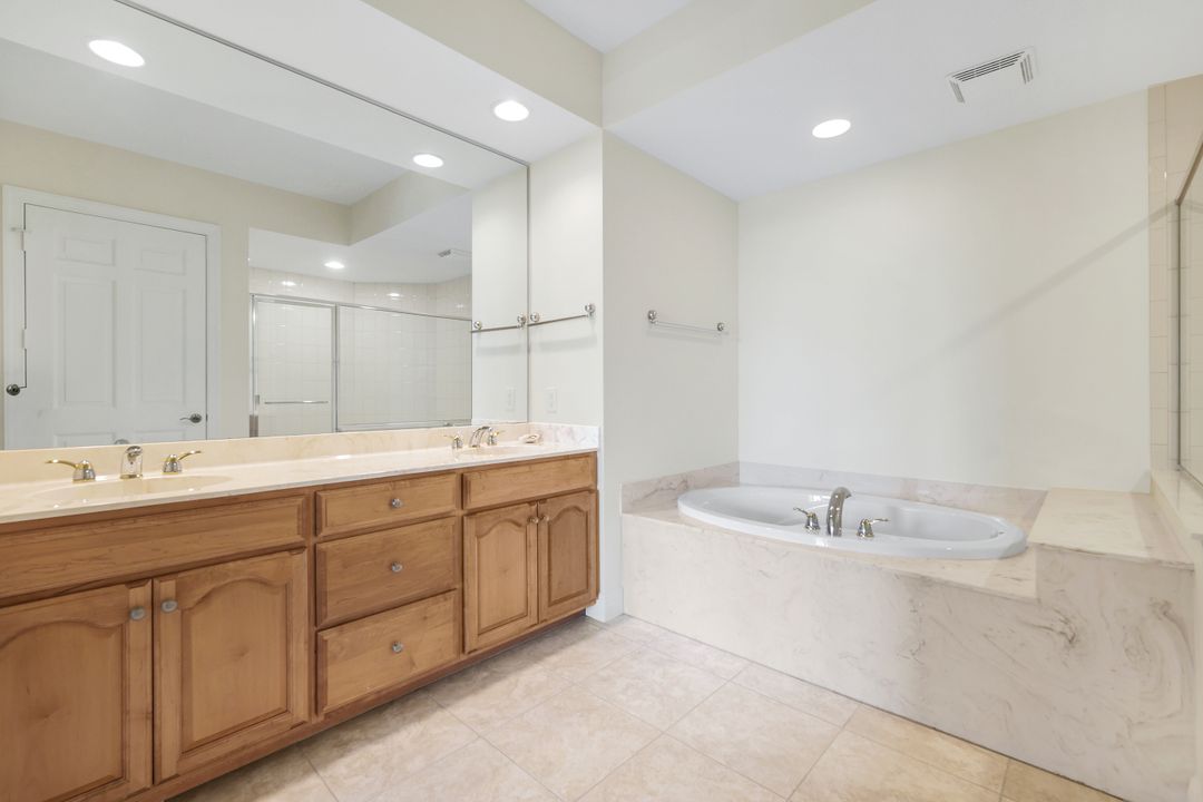 285 Grande Way #401, Naples, FL 34110