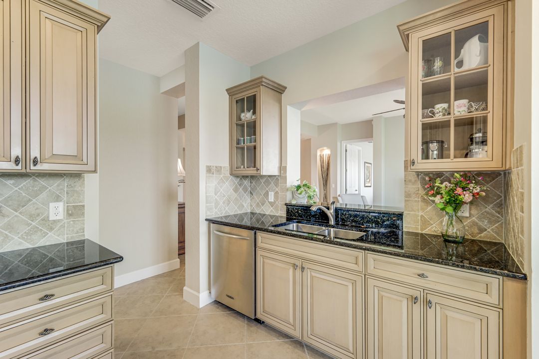 9217 Quartz Ln #102, Naples, FL 34120
