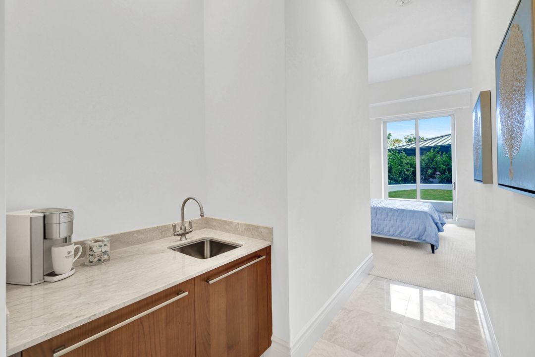 13675 Vanderbilt Dr #210, Naples, FL 34110