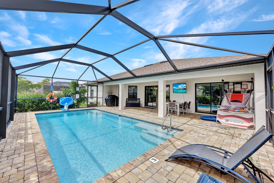 606 SE 4th St, Cape Coral, FL 33990