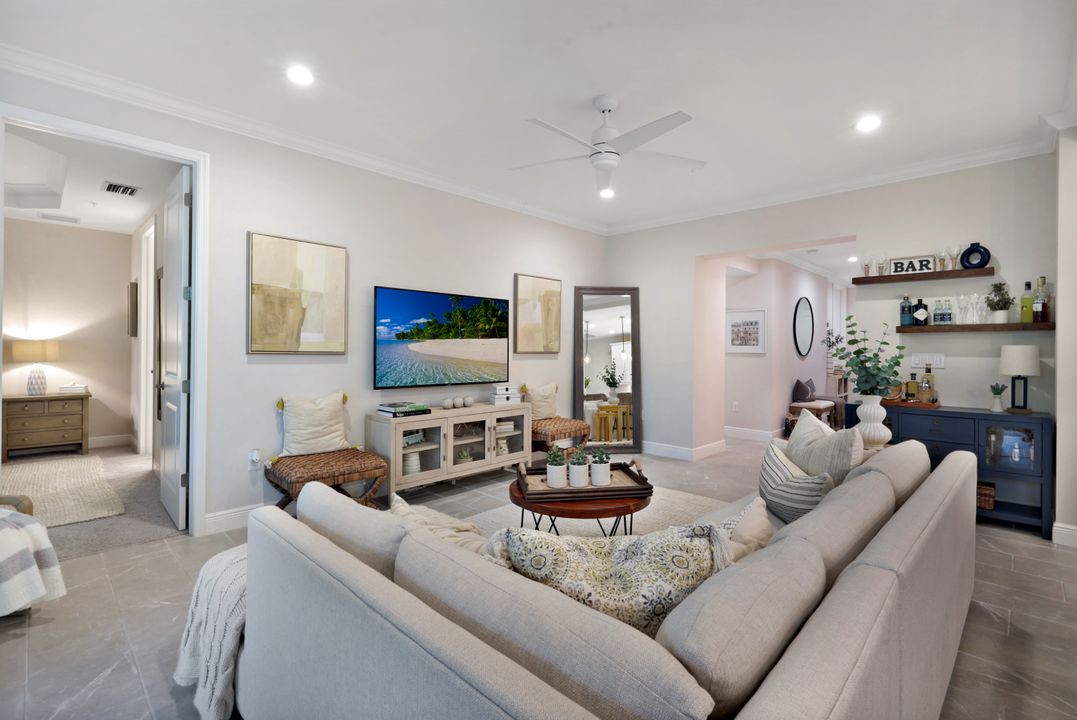 2542 Seychelles Dr #702, Naples, FL 34112