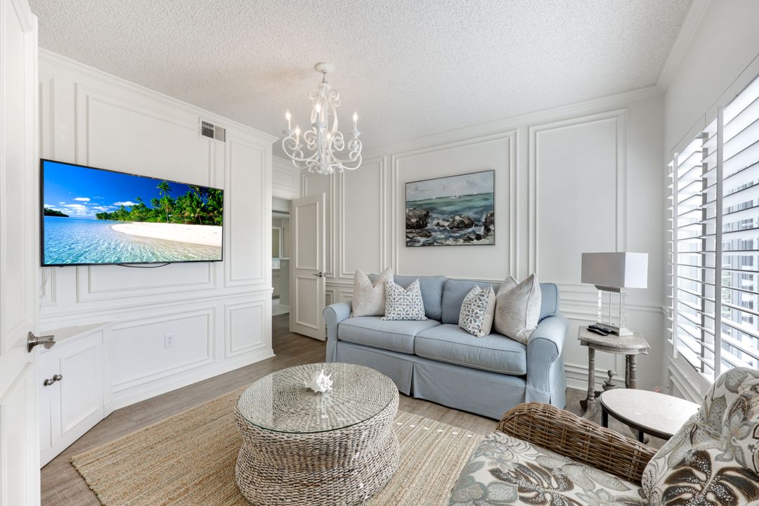 797 Willowbrook Dr #203, Naples, FL 34108