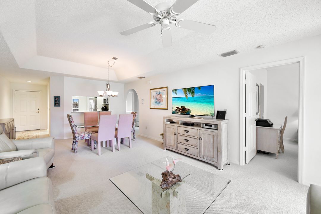 648 Mardel Ct #704, Naples, FL 34104