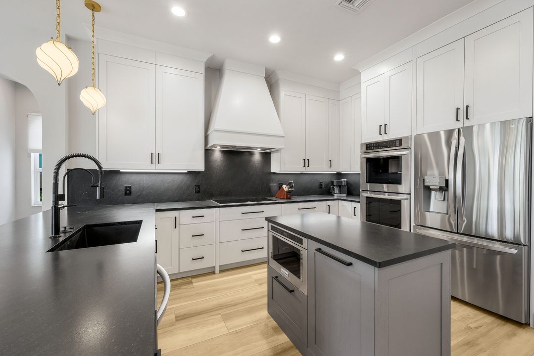 155 Heron Ave, Naples, FL 34108