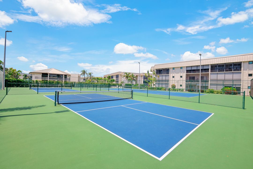 788 Park Shore Dr #E31, Naples, FL 34103