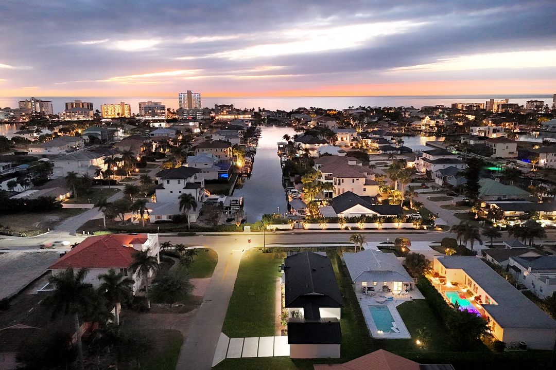 10002 Vanderbilt Dr, Naples, FL 34108