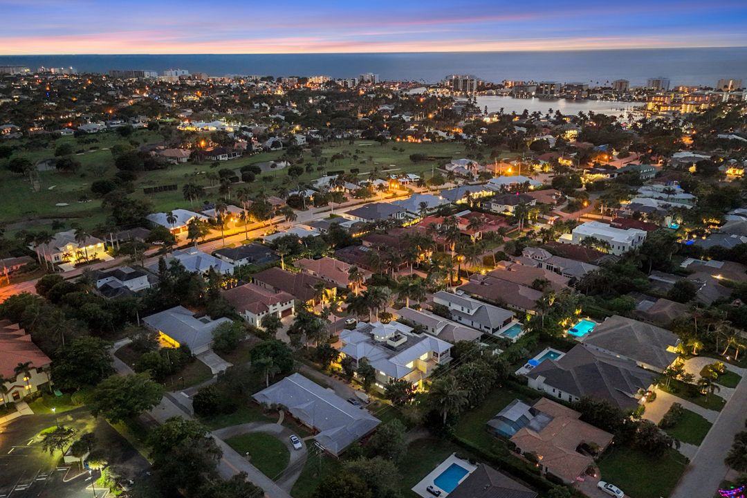 699 Fairway Terrace, Naples, FL 34103