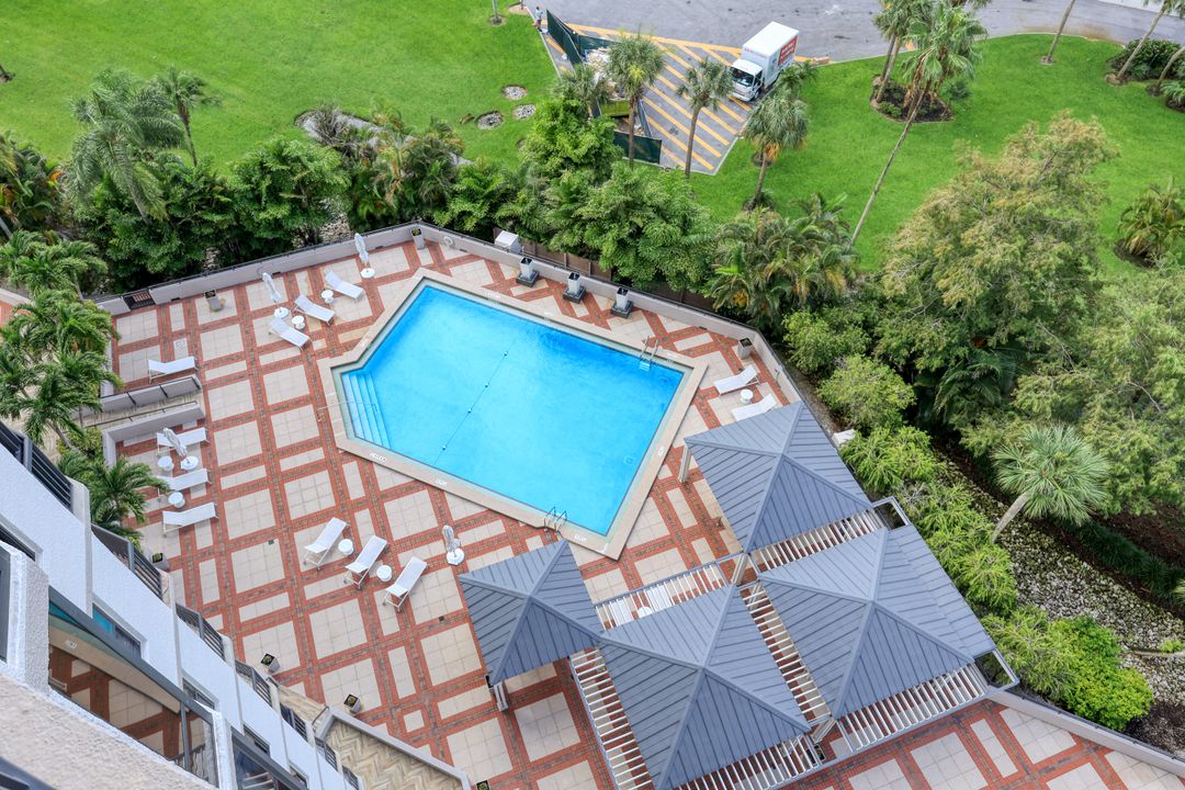 6075 Pelican Bay Blvd #1101, Naples, FL 34108