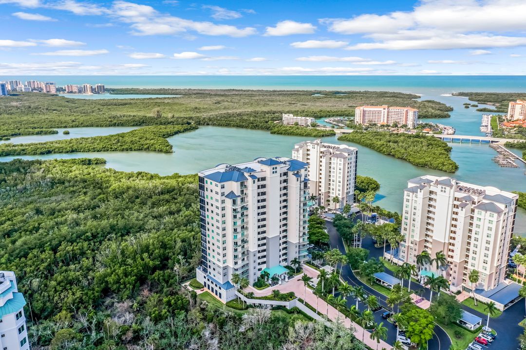 425 Cove Tower Dr  #1501, Naples, FL 34110