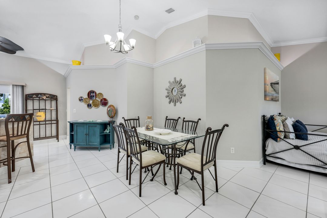 567 93rd Ave N, Naples, FL 34108