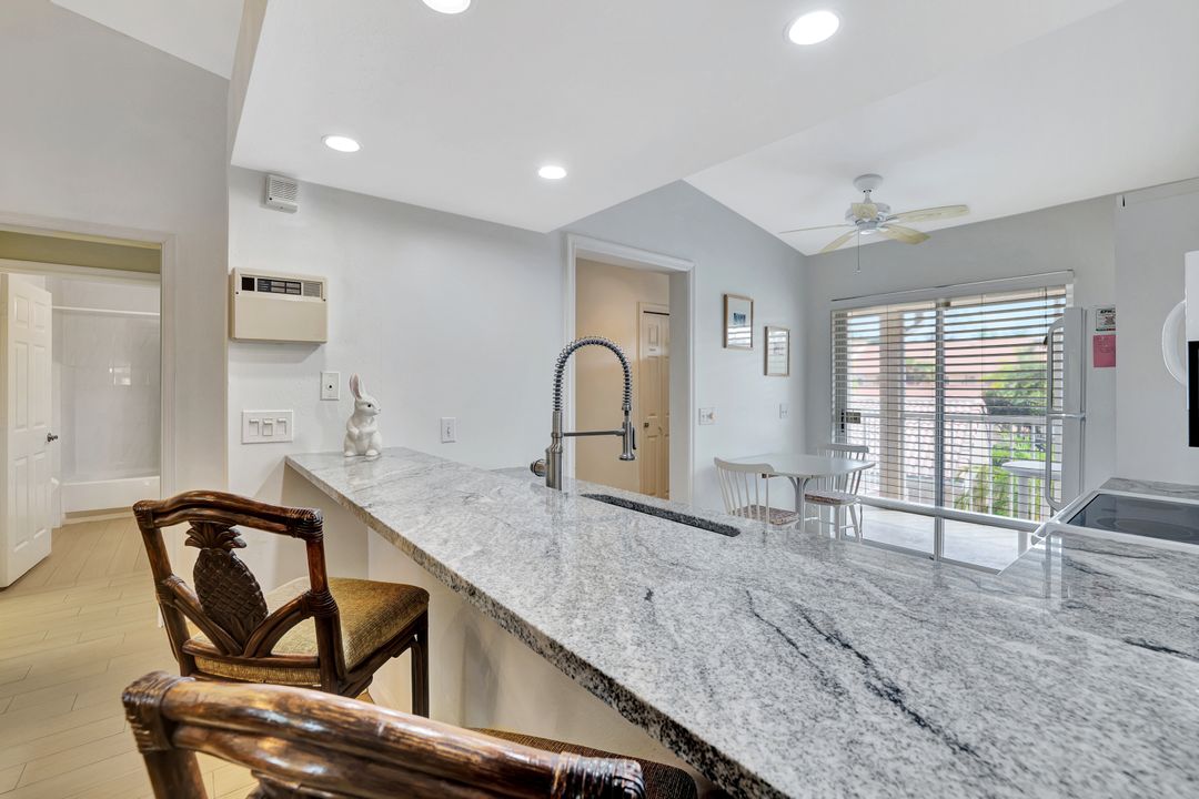 2420 Hidden Lake Dr #8, Naples, FL 34112