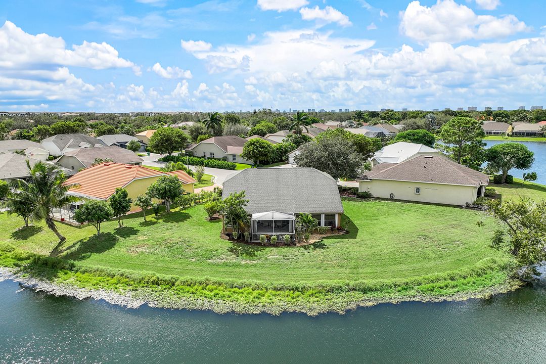 2520 Grove Isle Ct, Naples, FL 34109