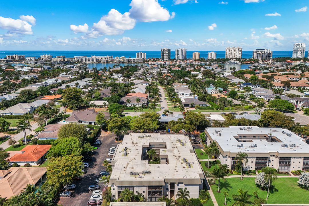 788 Park Shore Dr #E20, Naples, FL 34103