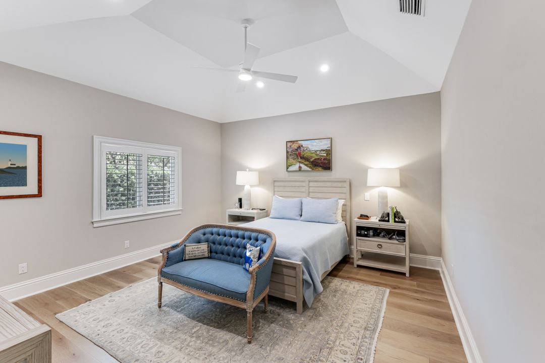 641 Pine Ct, Naples, FL 34102