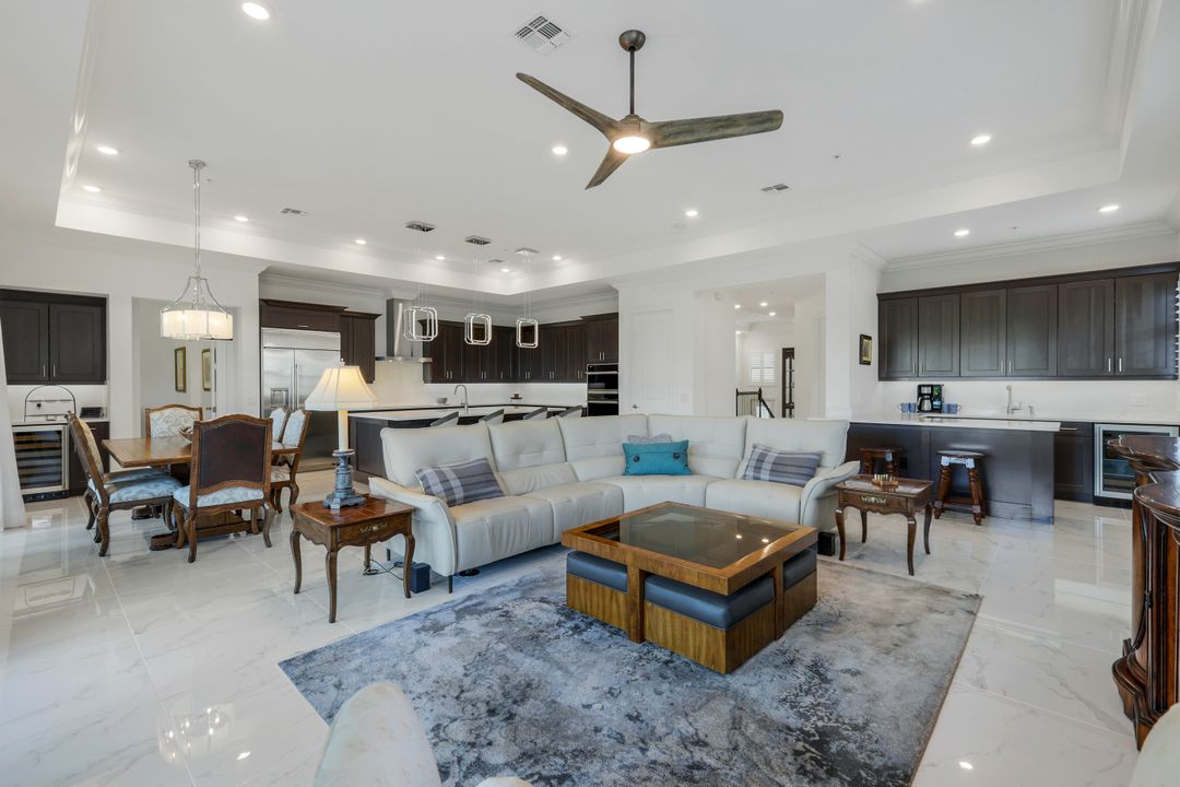 2488 Breakwater Wy #13-201, Naples, FL 34112