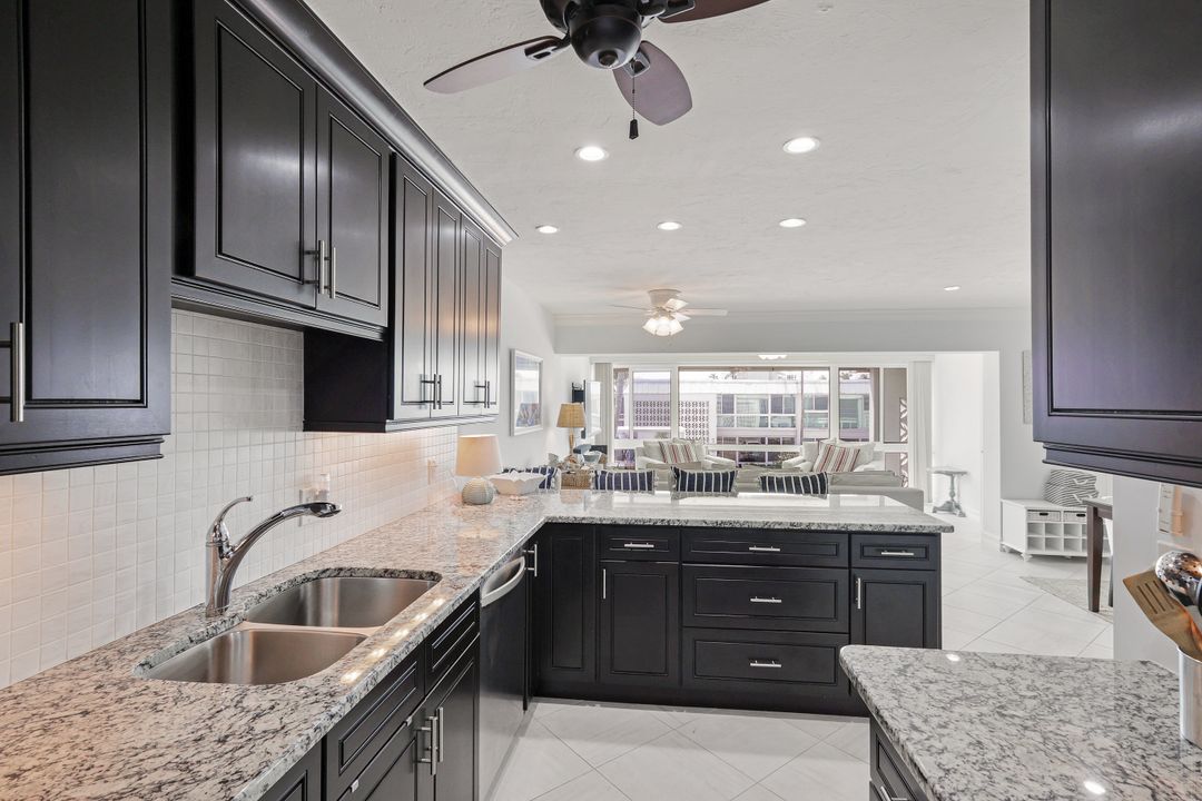 2100 Gulf Shore Blvd N #215, Naples, FL 34102