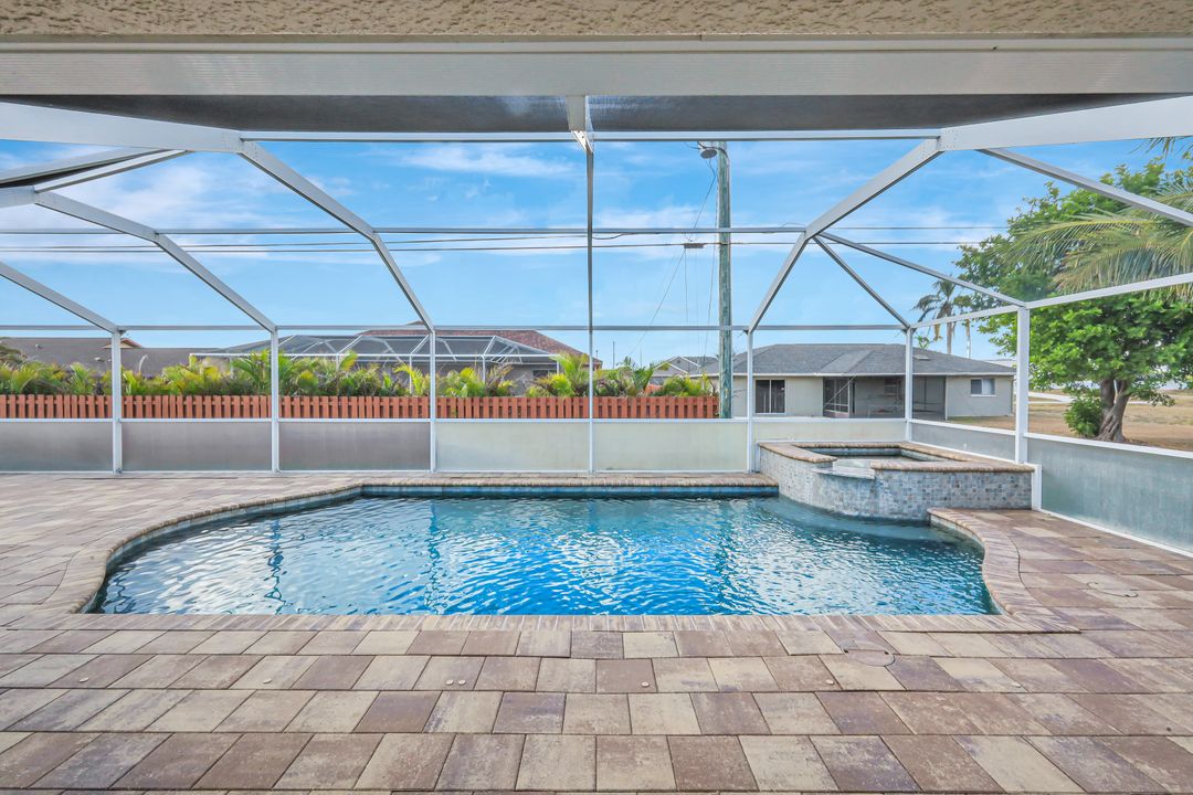 1904 NE 18th Pl, Cape Coral, FL 33909