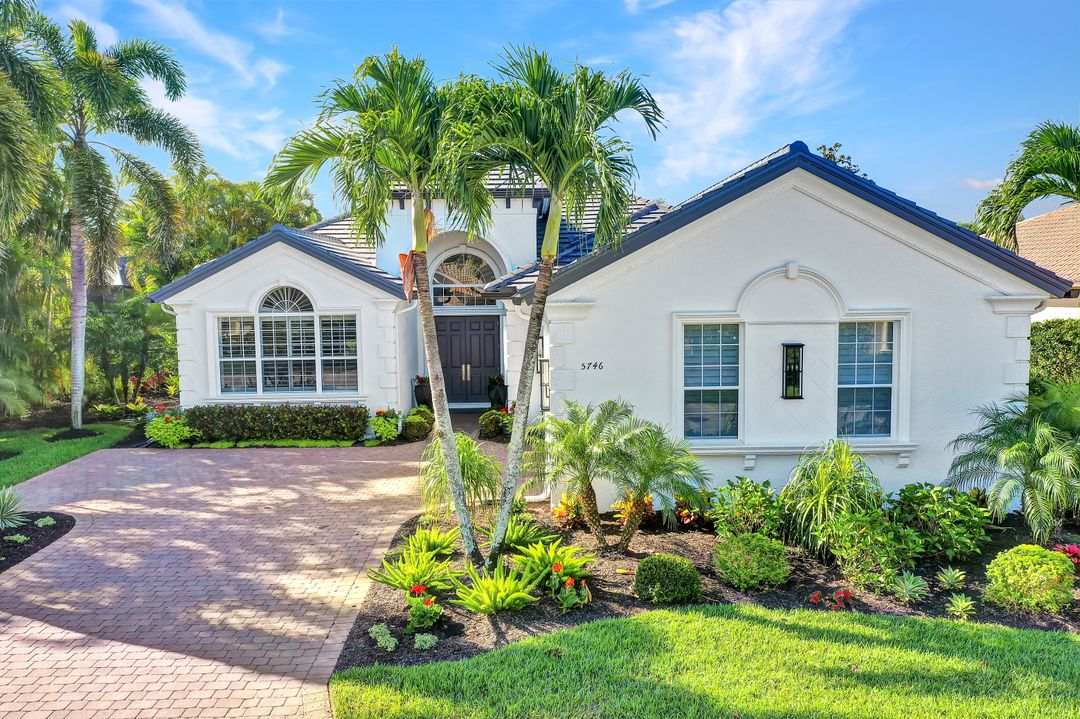 5746 Hammock Isles Dr, Naples, FL 34119
