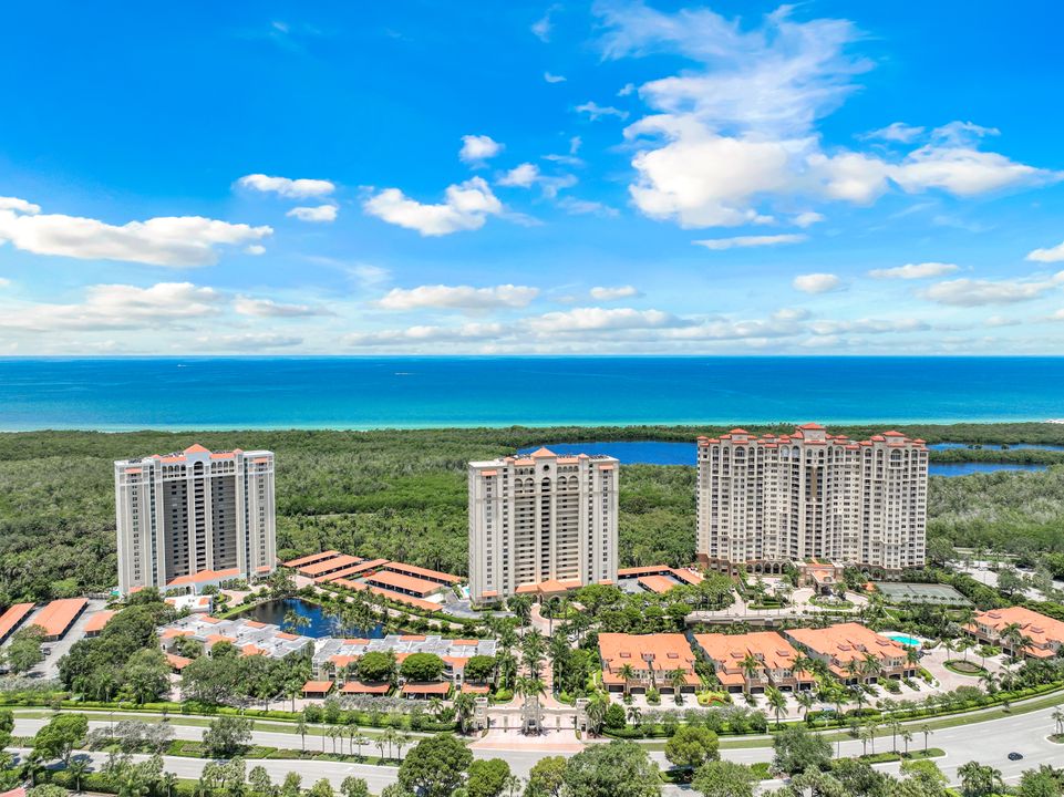 6585 Nicholas Blvd #905, Naples, FL 34108