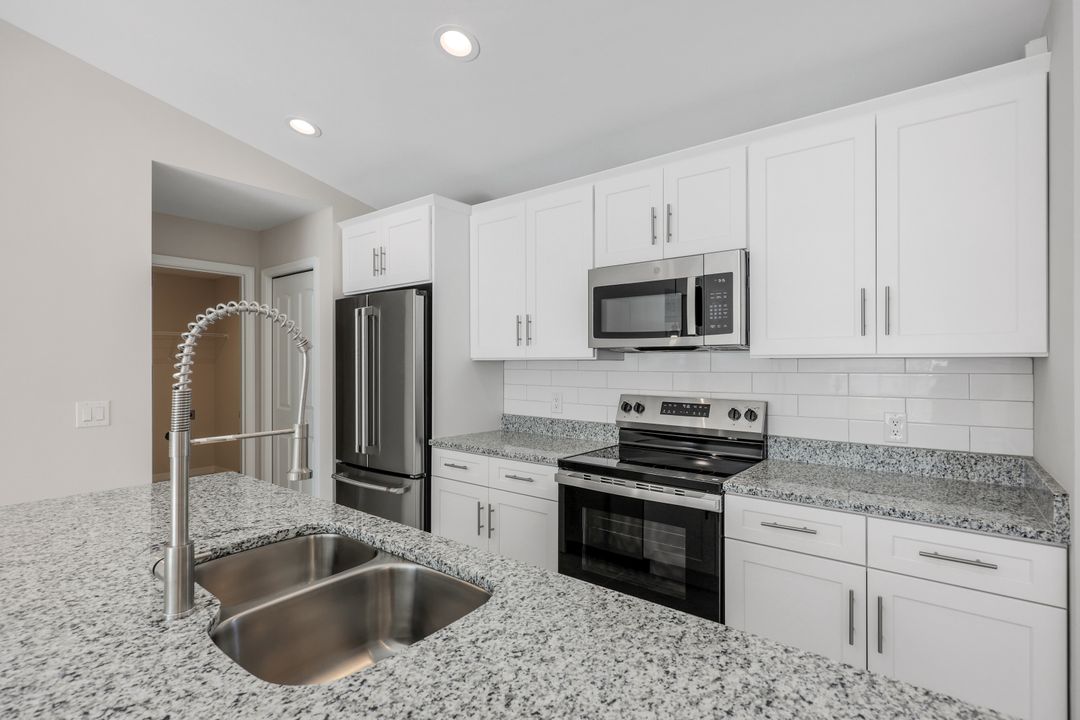 2121 NW 2nd Ave, Cape Coral, FL 33993