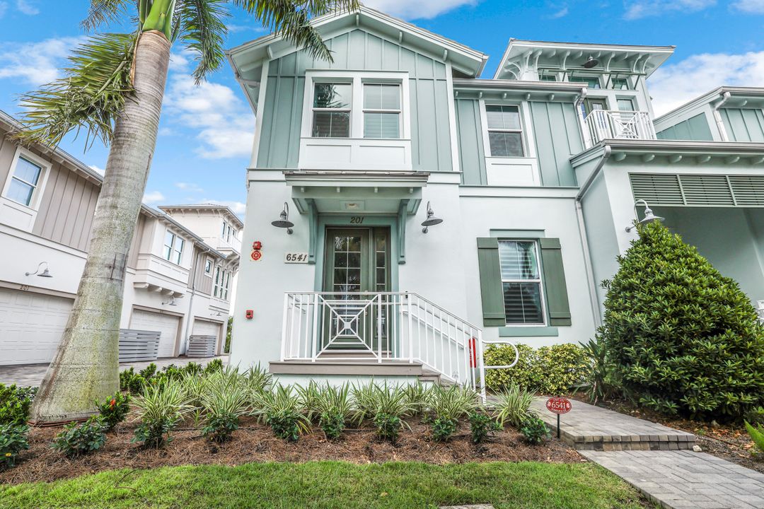 6541 Dominica Dr #201, Naples, FL 34113