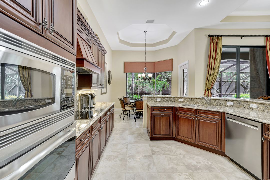7748 Classics Dr, Naples, FL 34113
