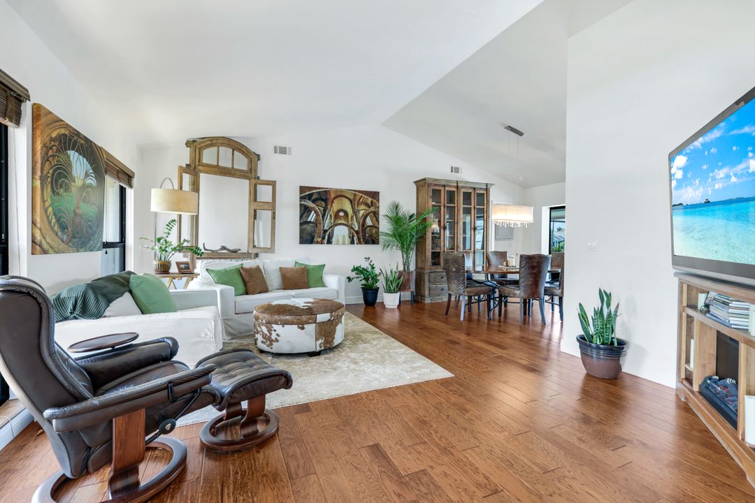 284 Polynesia Ct, Marco Island, FL 34145