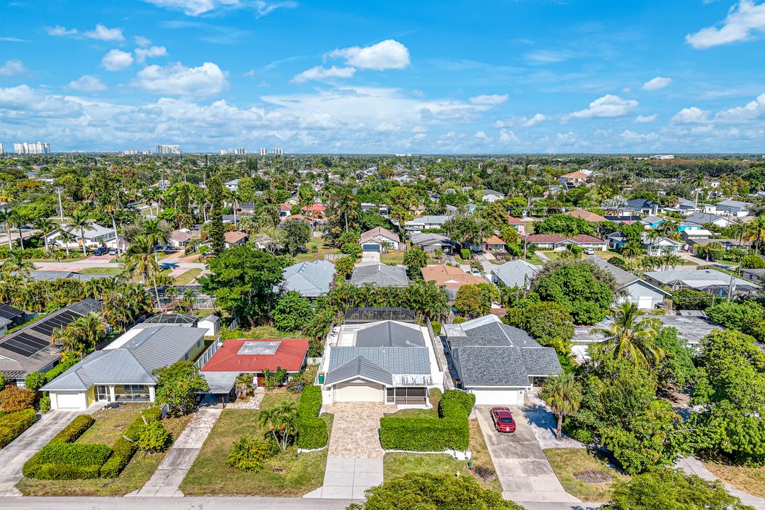 825 93rd Ave N, Naples, FL 34108