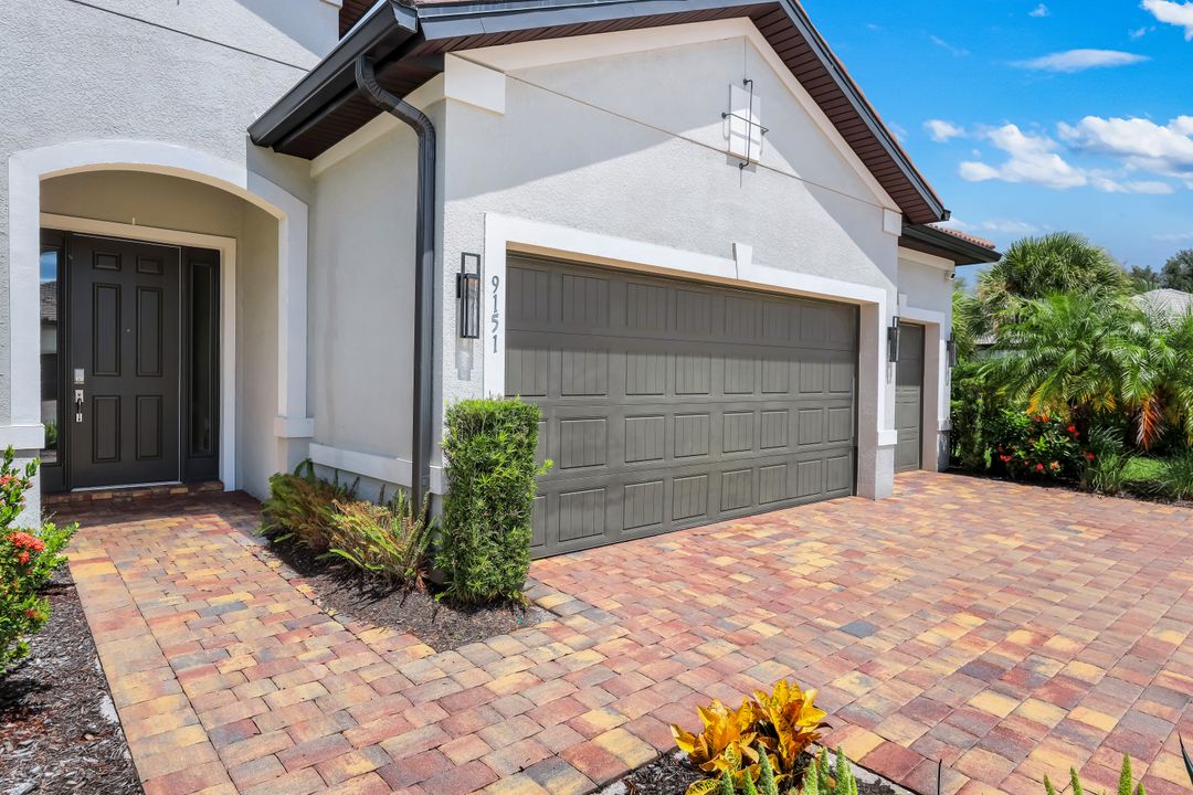 9151 Snowy Owl Wy, Naples, FL 34120