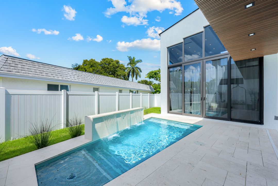 1230 10th Ave N, Naples, FL 34102