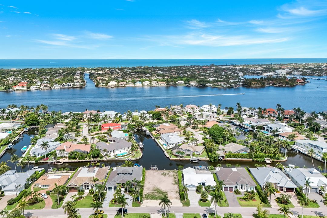 2156 Tarpon Rd, Naples, FL 34102