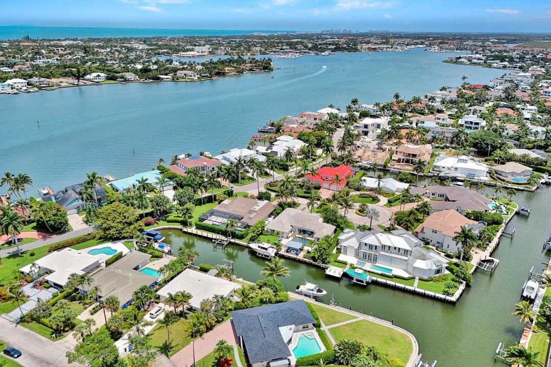 2140 Shad Ct, Naples, FL 34102
