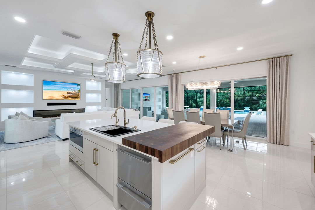 12063 Azalea Wy, Naples, FL 34120