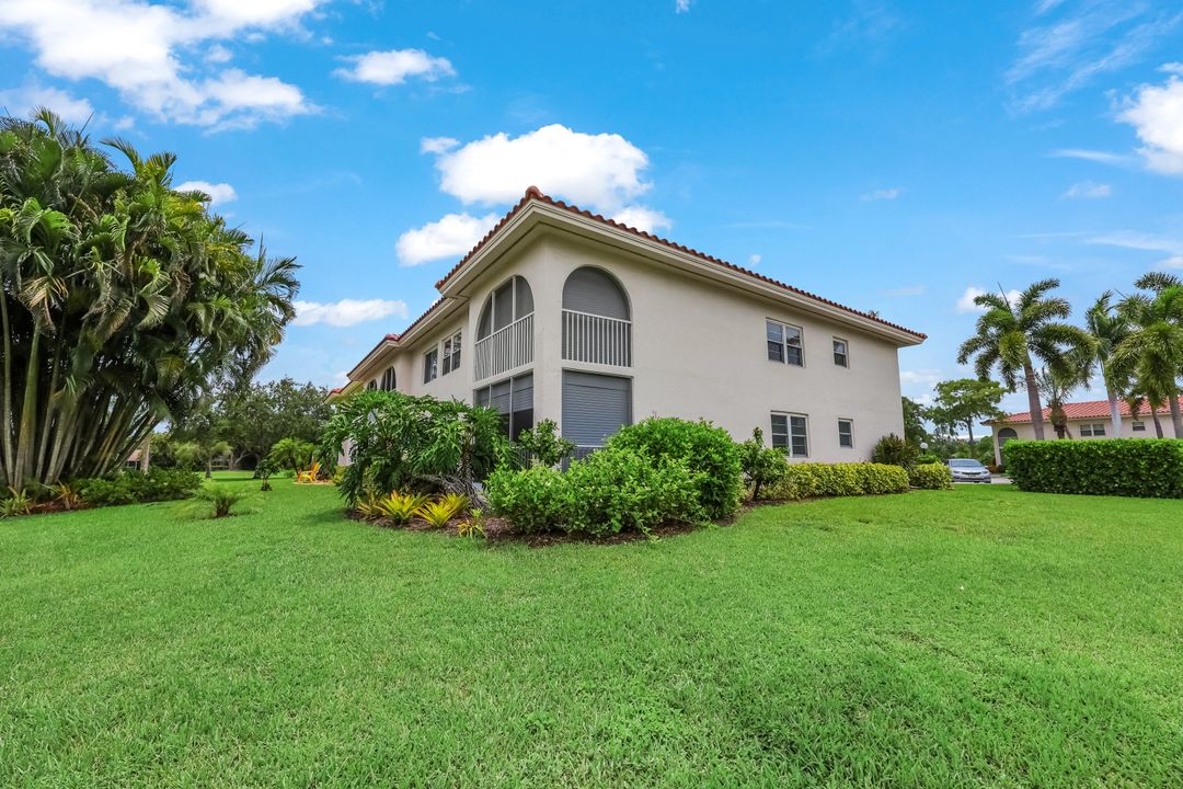 1056 Forest Lakes Dr #C-211, Naples, FL 34105