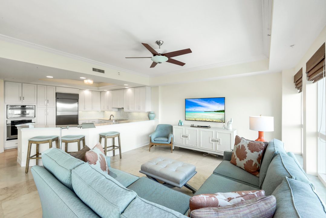 295 Grande Way #304, Naples, FL 34110