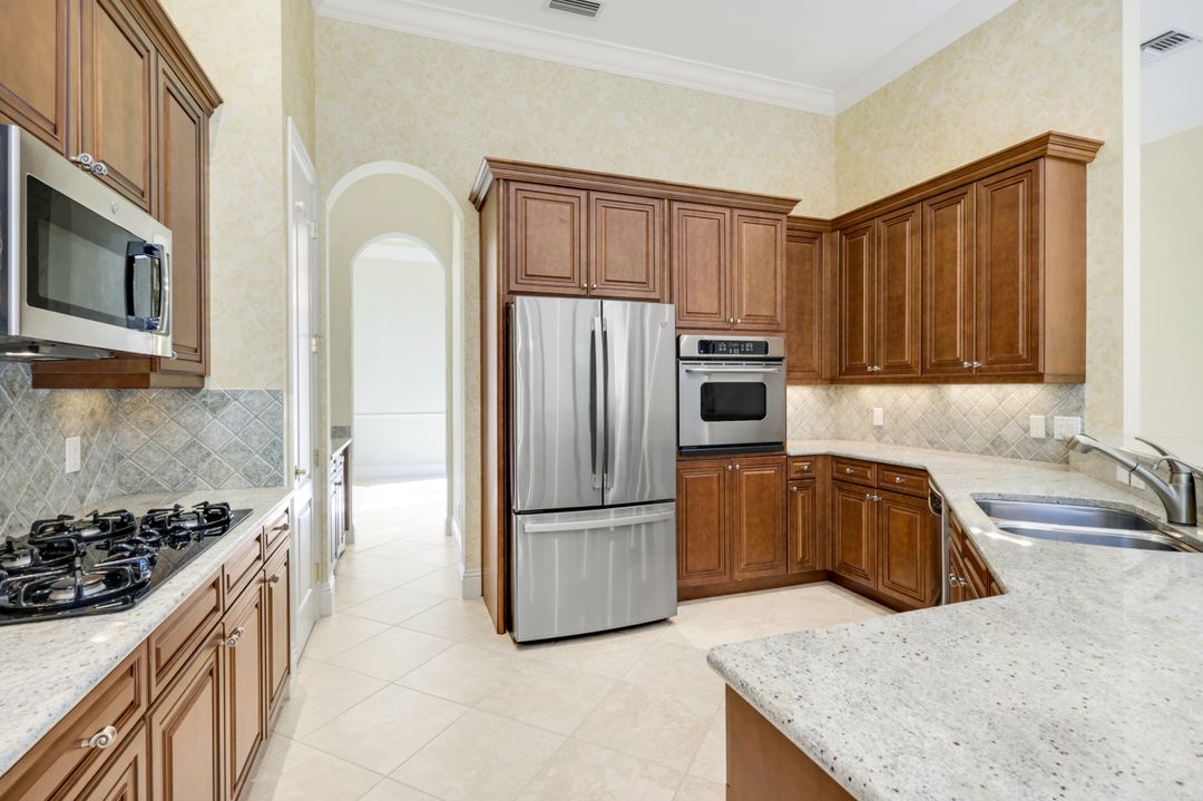 16834 Cabreo Dr, Naples, FL 34110