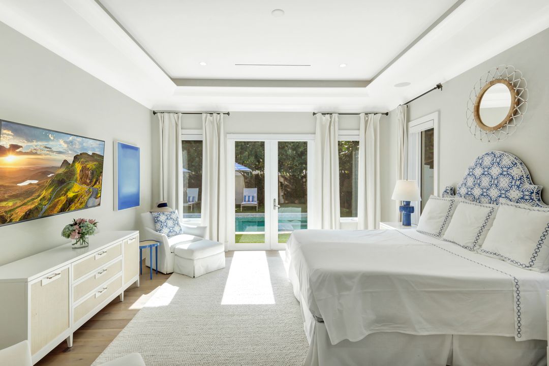 680 Wedge Dr, Naples, FL 34103