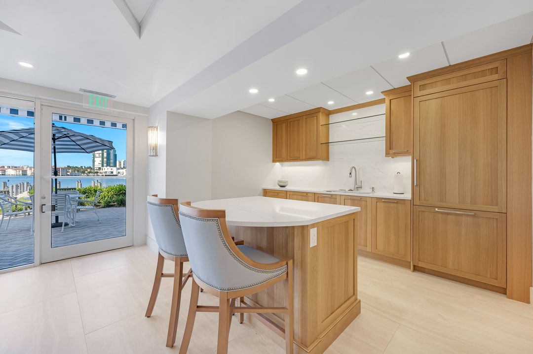 250 Park Shore Dr #601, Naples, FL 34103