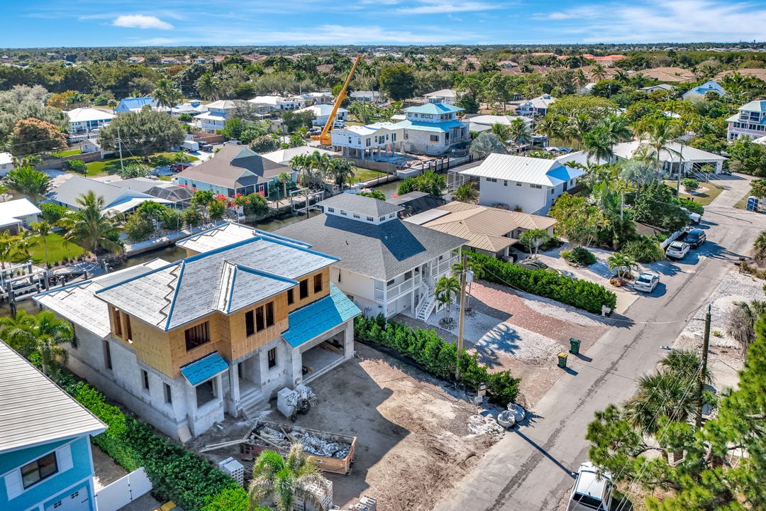 2750 Gulfview Dr, Naples, FL 34112