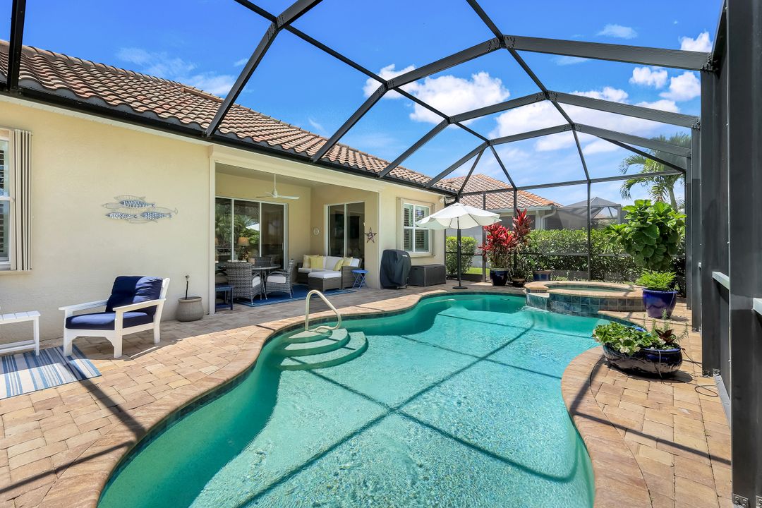 9578 Coquina Cir, Naples, FL 34120