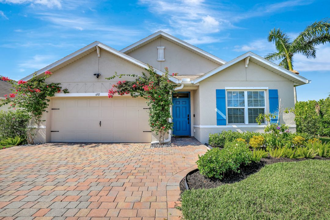 692 Hadley St E, Naples, FL 34104