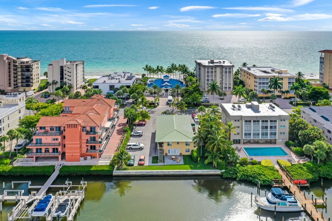 295 Grande Way #104, Naples, FL 34110