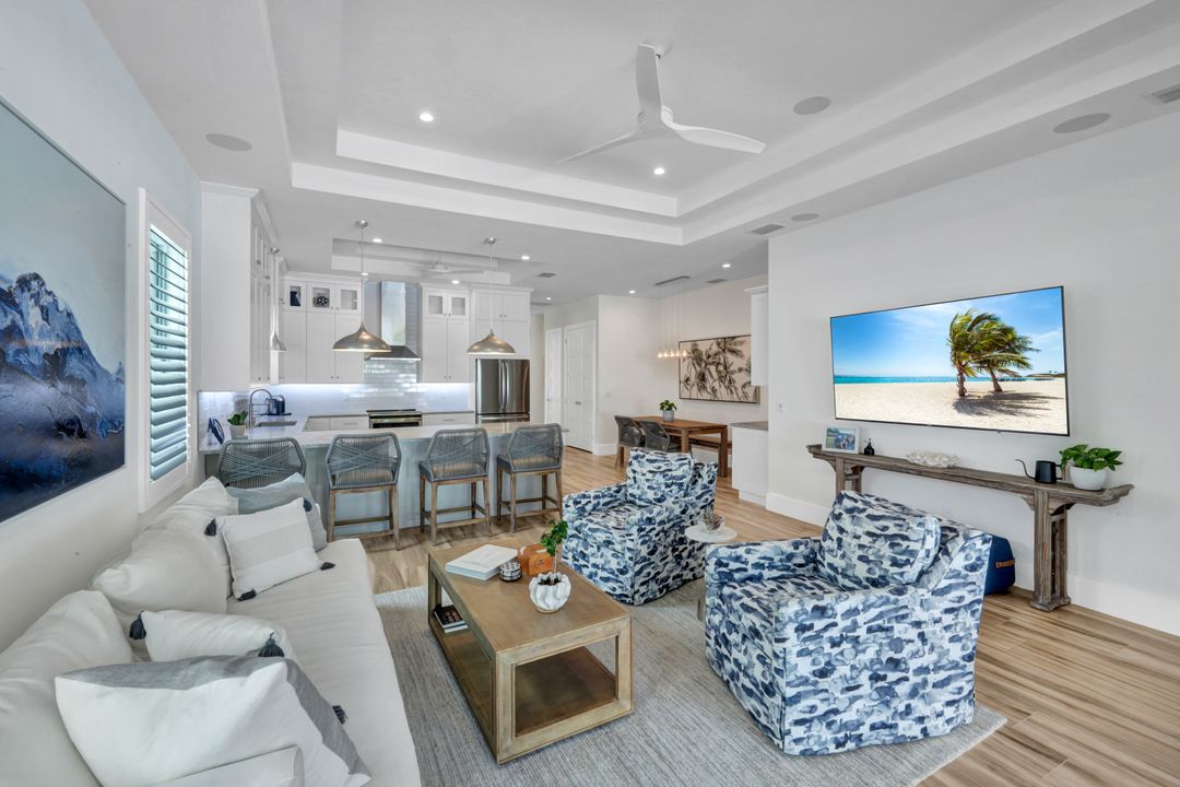 553 106th Ave N, Naples, FL 34108