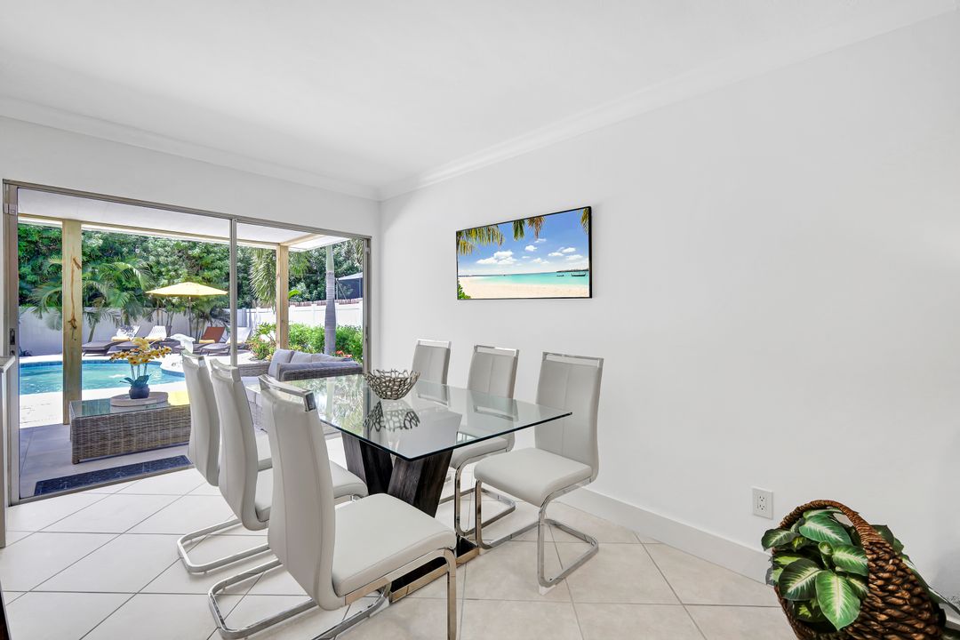 534 97th Ave N, Naples, FL 34108