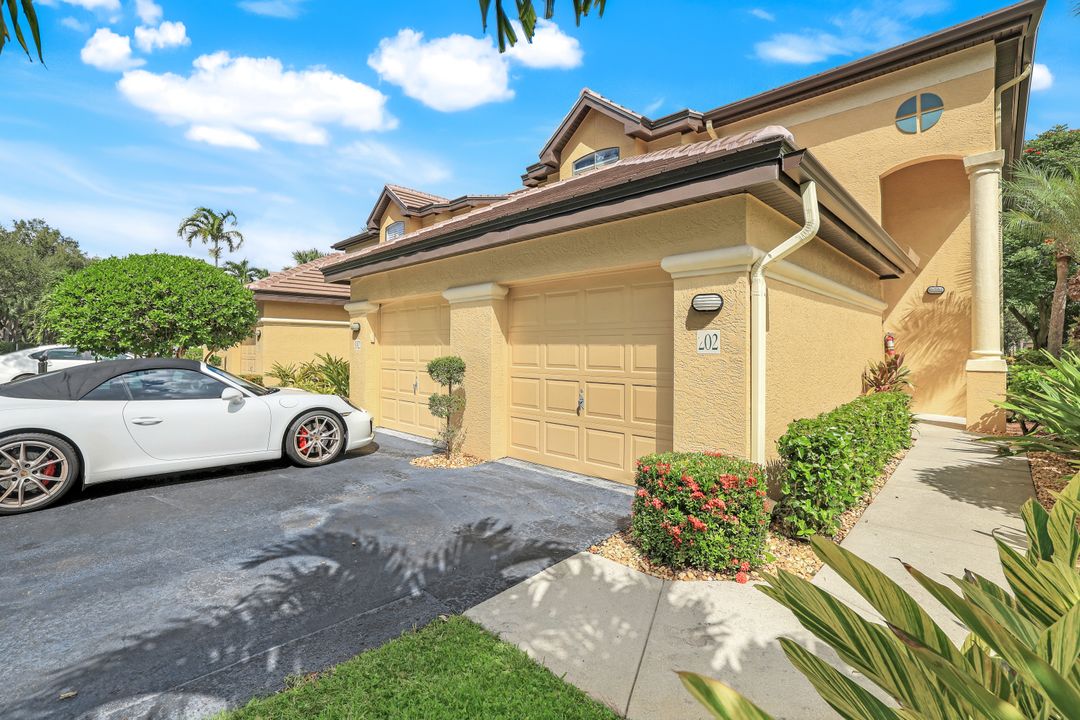 178 Vintage Cir # M-202, Naples, FL 34119
